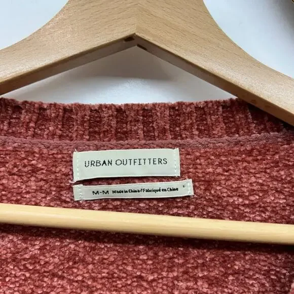 UO Urban Outfitters Pink Cozy Chenille Knit Cropped Cardigan Sweater Medium - Picture 6 of 6